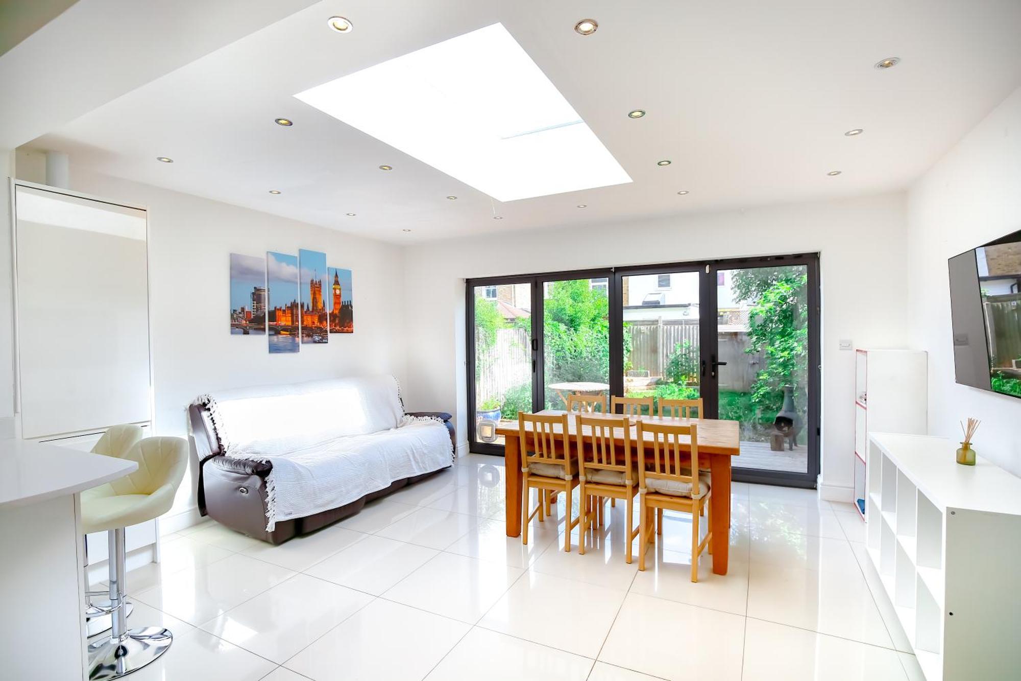 Beautiful 4 Bedroom House With Separate Office & Garden