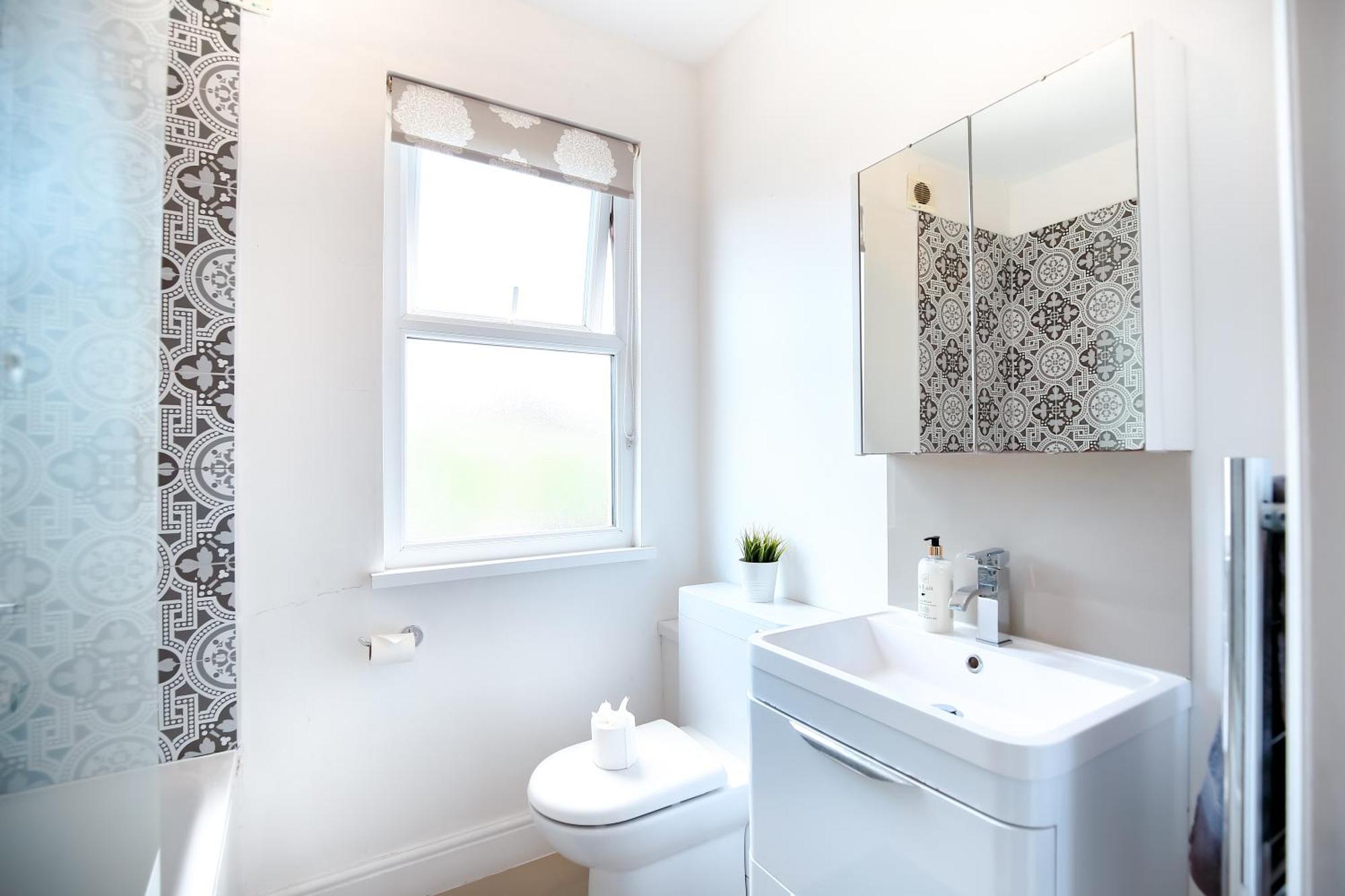 Beautiful 4 Bedroom House With Separate Office & Garden * London