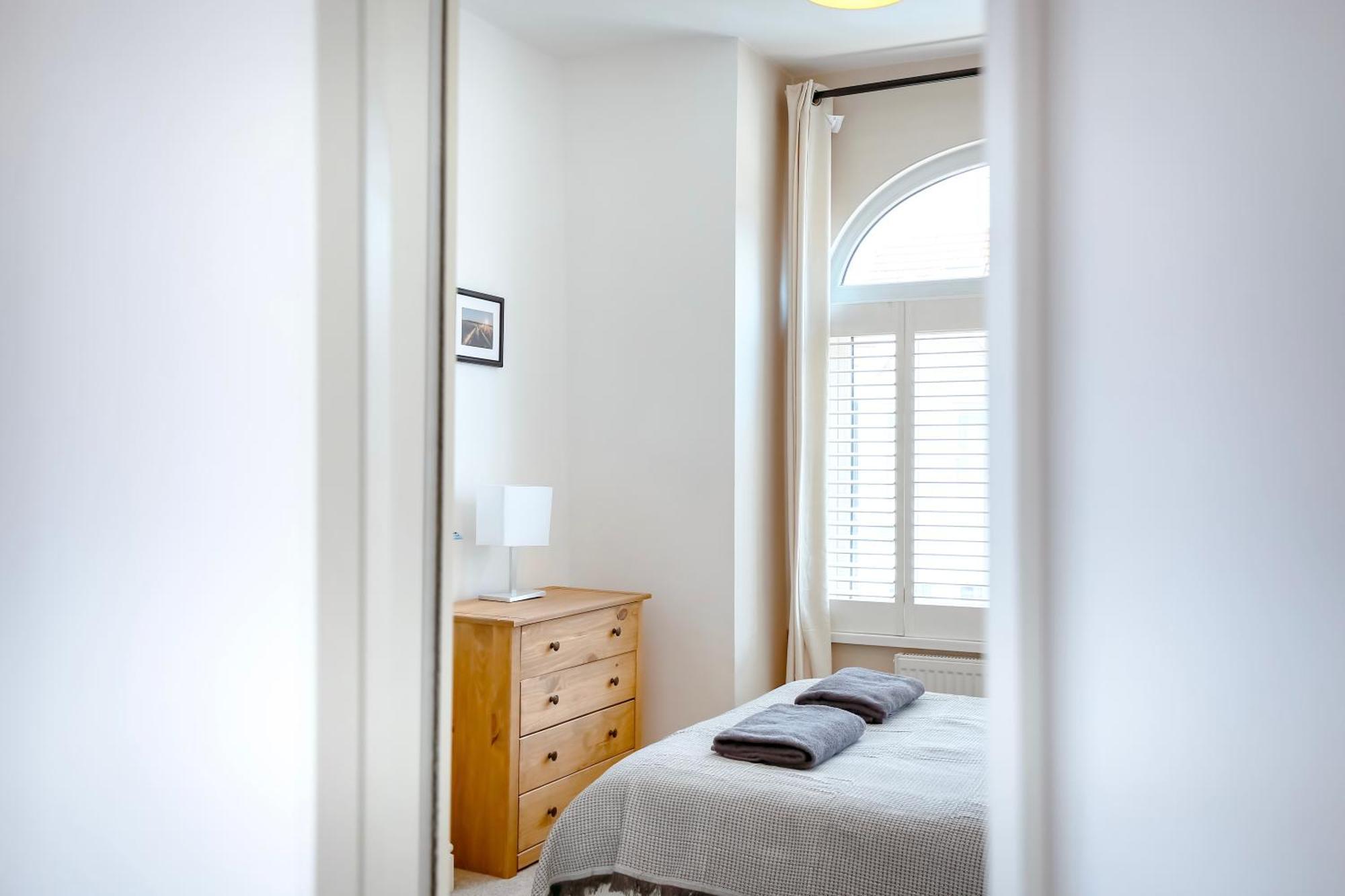 Beautiful 4 Bedroom House With Separate Office & Garden London