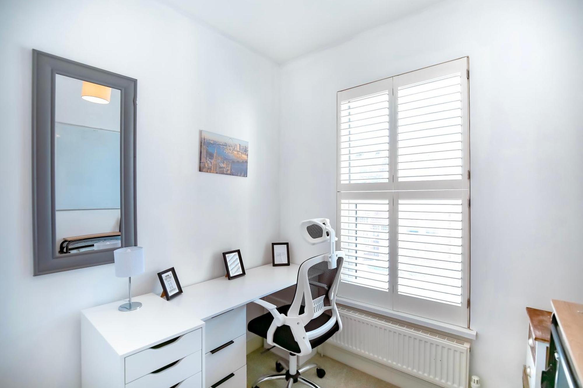 Holiday home Beautiful 4 Bedroom House With Separate Office & Garden *