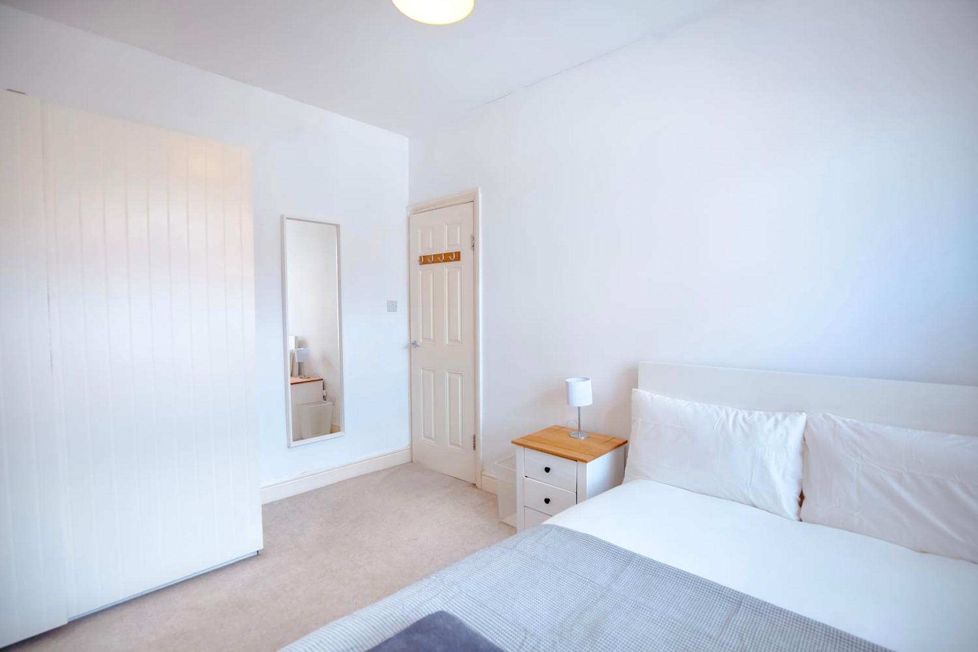 Beautiful 4 Bedroom House With Separate Office & Garden